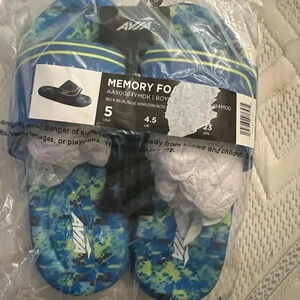 Avia kids slides new in bag size 5